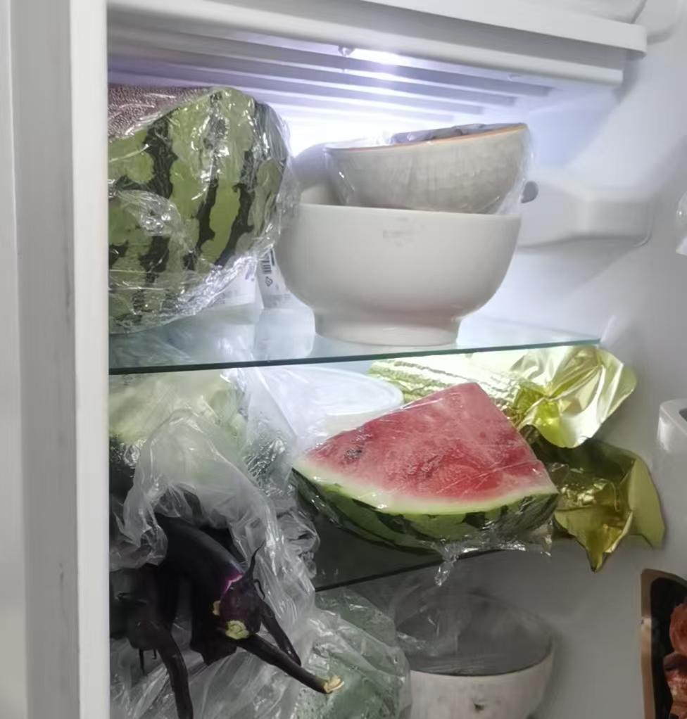 待在网上说的十七级台风可能经过的地方，我开始在心里暗暗想，自己究竟要作哪些安排，