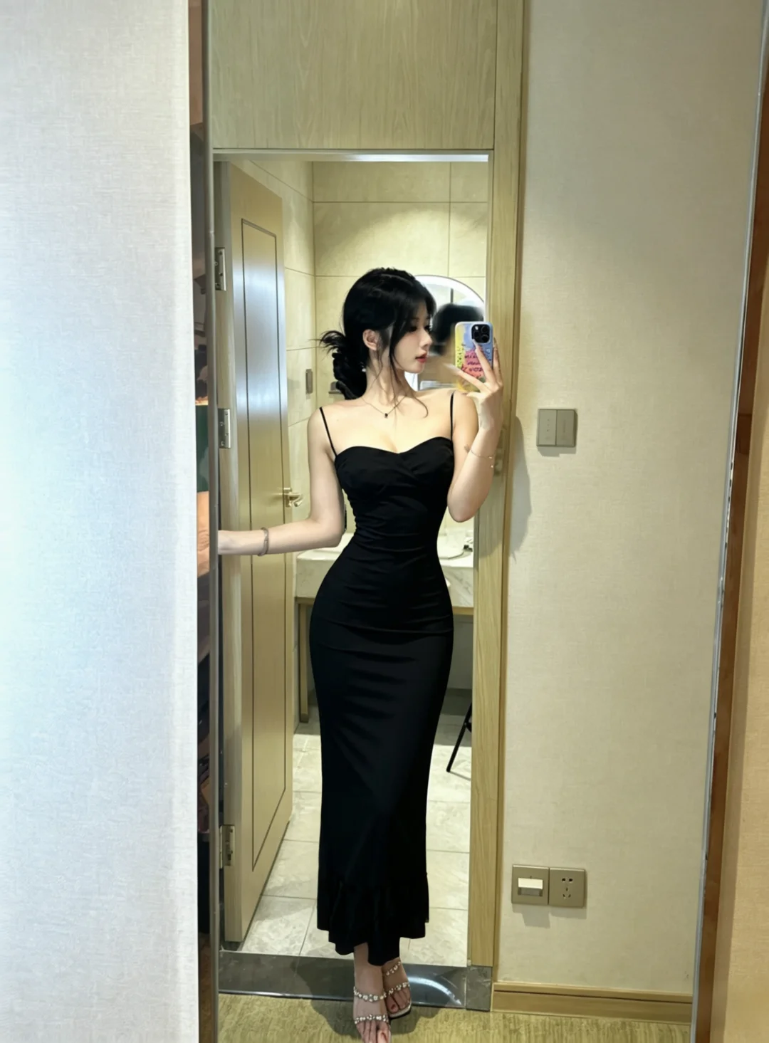 170/118不显身材的衣服我不穿‼️黑裙好显瘦～