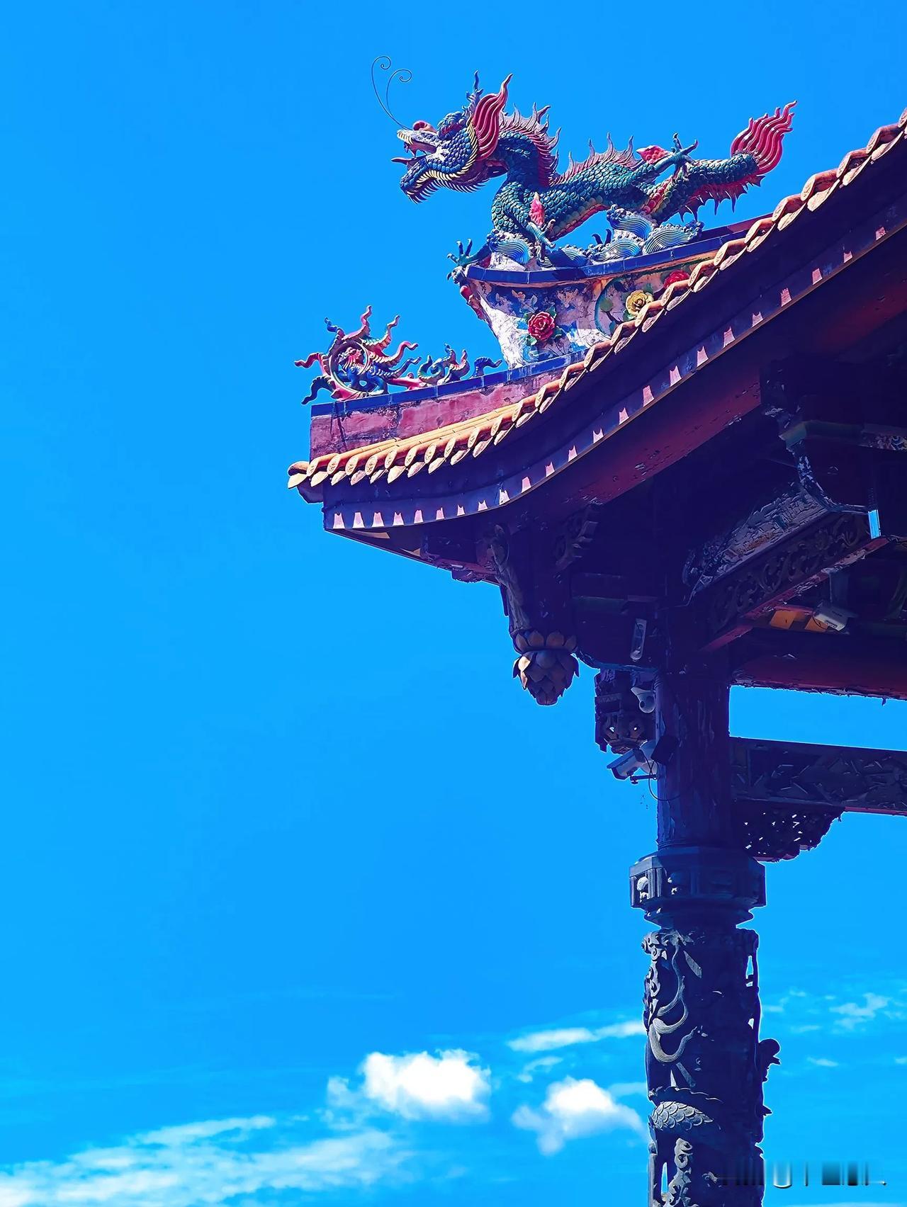 在云端
#手机随拍，随手拍的风景照# #手机风景照分享# #旅行.手机随拍# #