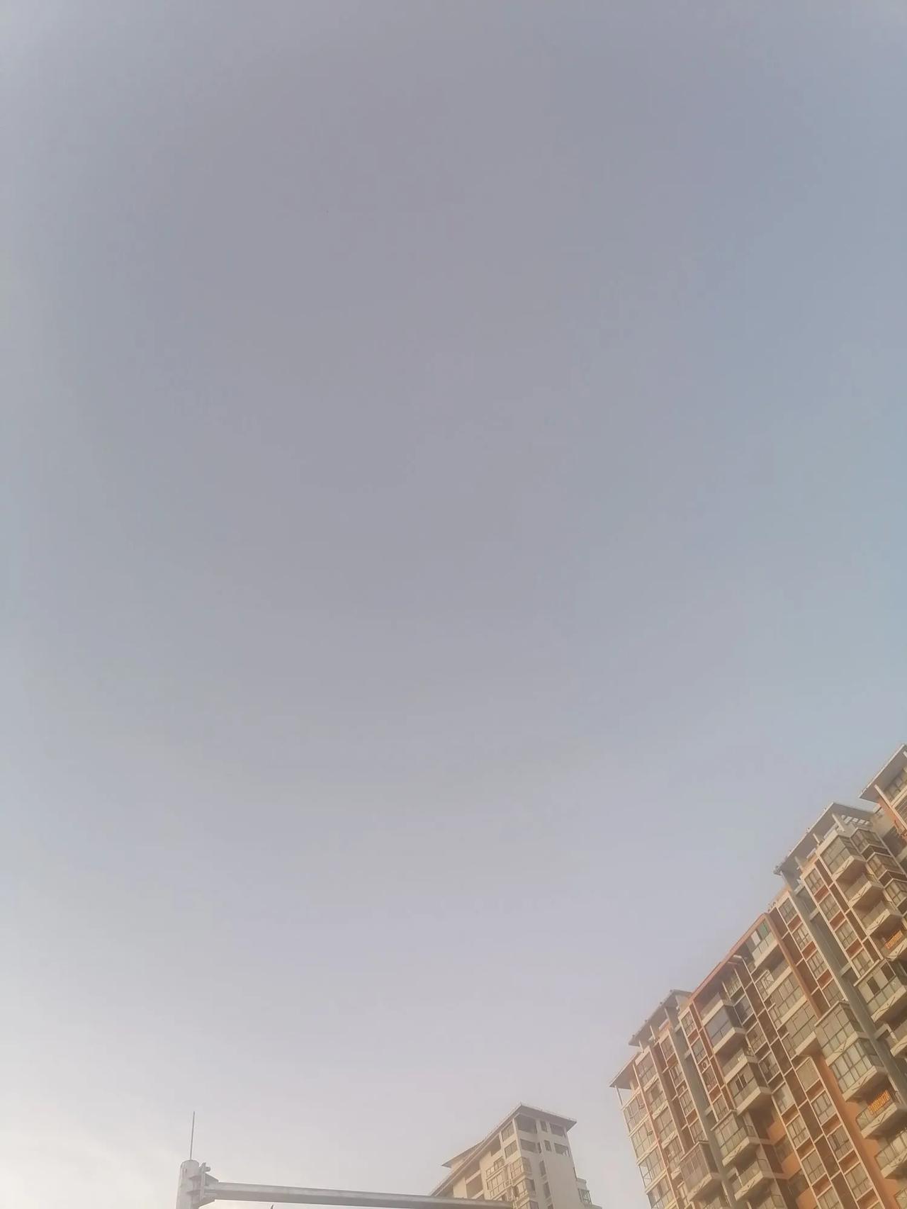 刚刚才发现人为什么要自己爱自己呢？
因为你爱别人，别人不一定爱你！
自己一定要爱