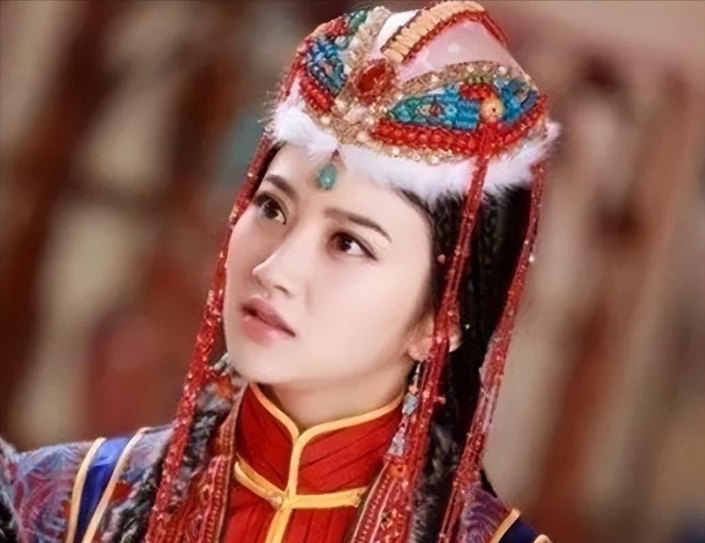 天聪九年（公元1635年），盛京城外，一名45岁的女人被推上刑场。她叫莽古济，努