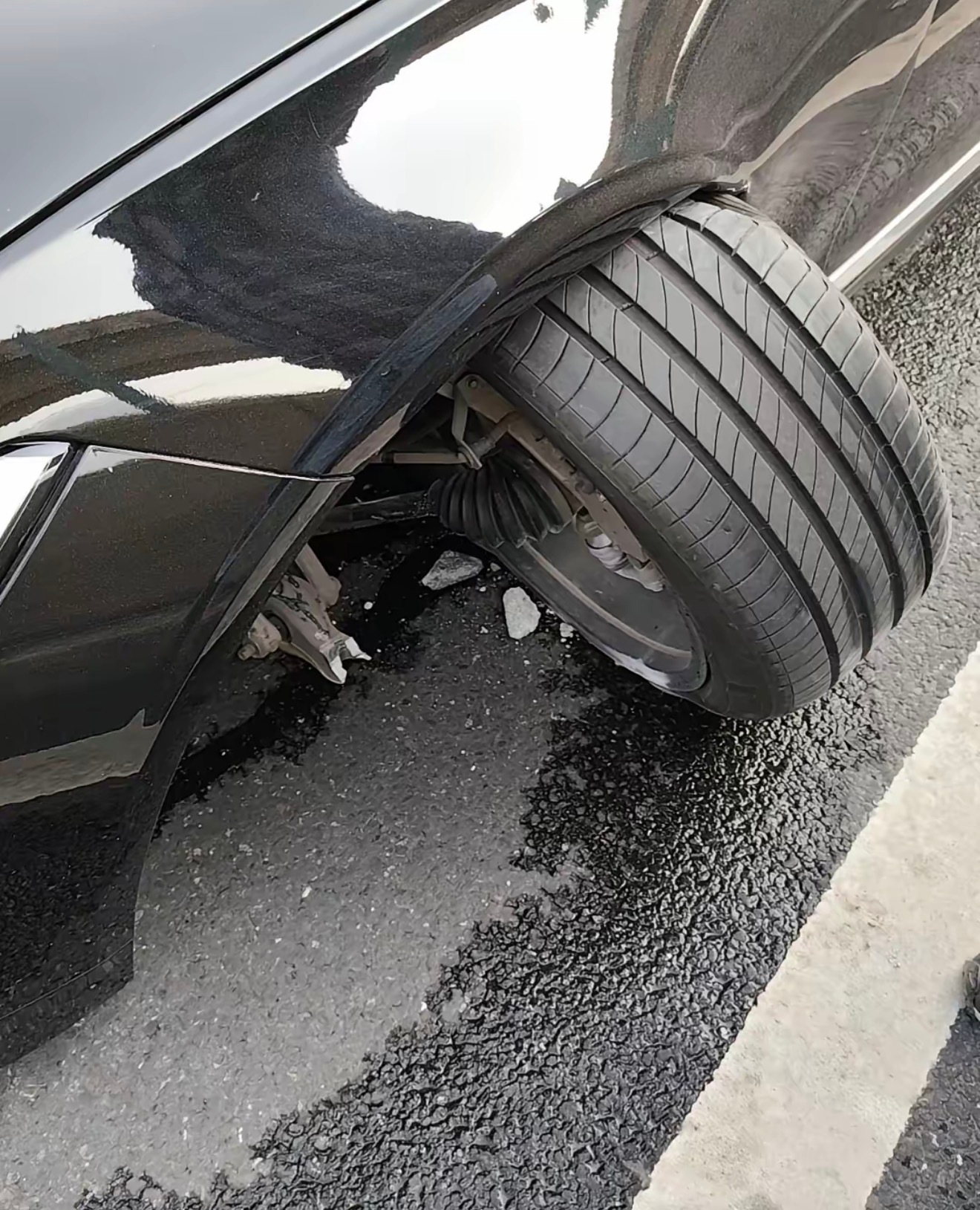 雷军称小米车轮子撞掉是丢轮保车这个技术最先开始的应该是沃尔沃，1989年沃尔沃提