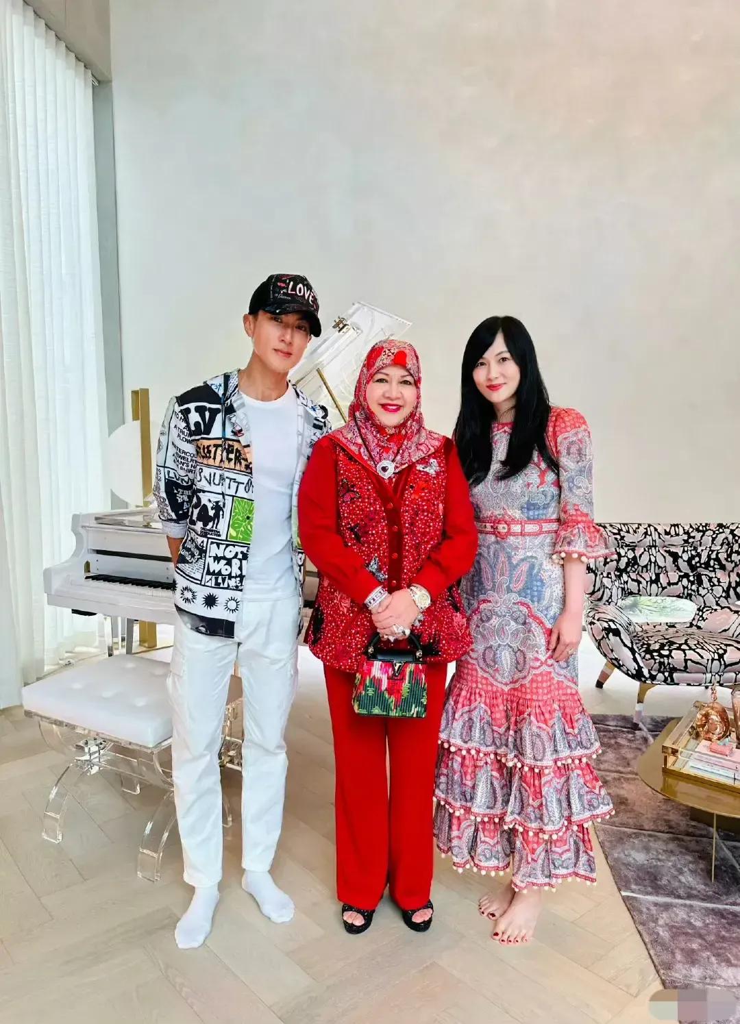 文莱也过中国春节，文莱在春节期间天气挺暖和的，吴尊他们都打赤脚穿凉鞋穿夏装……
