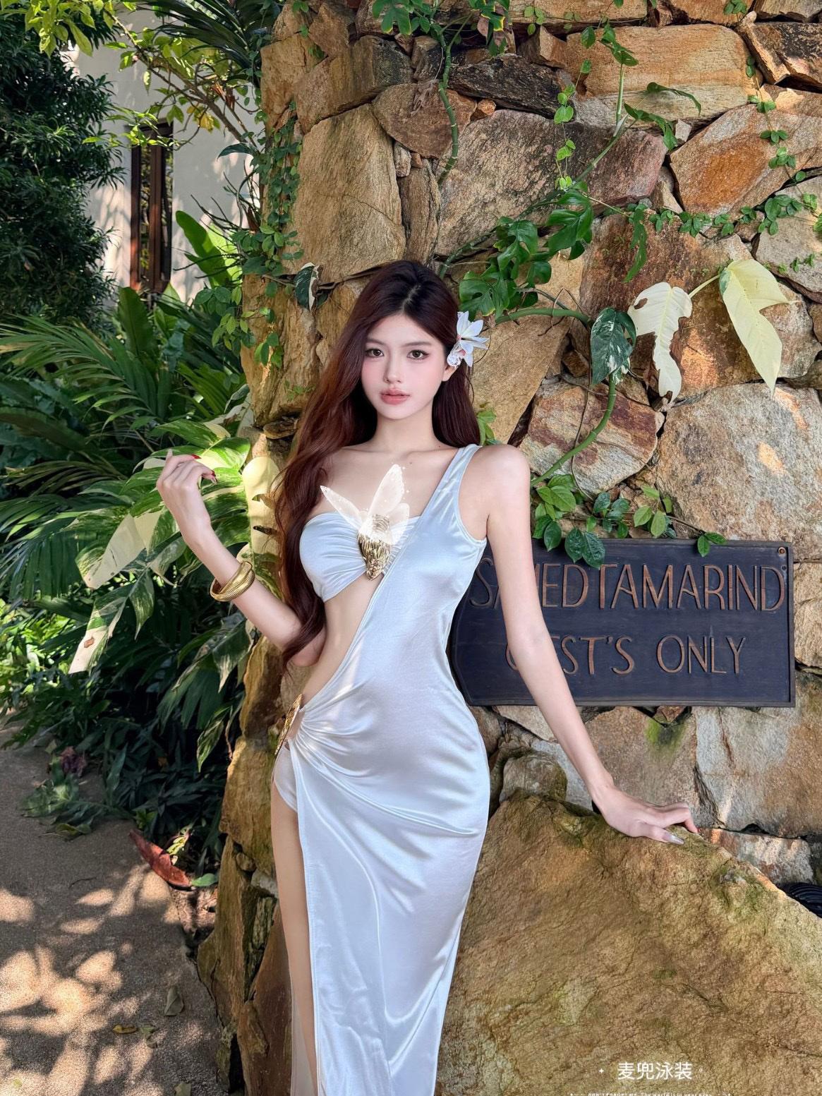 海岛度假穿搭｜自带滤镜的女神泳衣女孩子身上肉多，泳衣怎么选 你觉得度假时的穿搭应