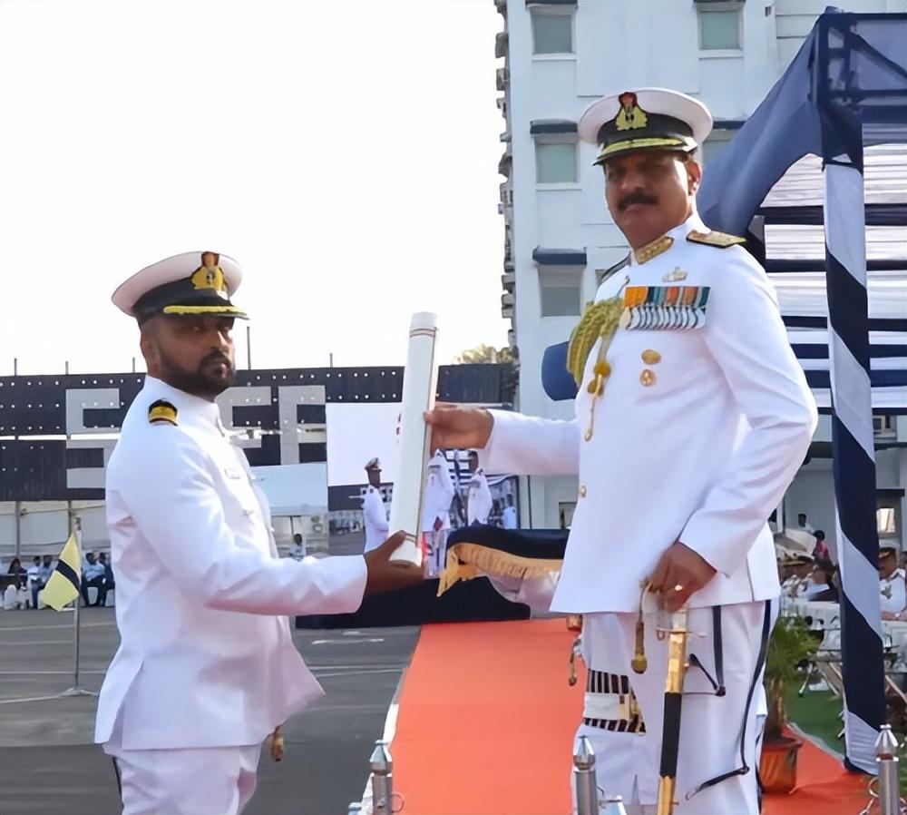 霹雳15差点拿下美制P-8I首杀？印度海军飞行员，极限操作保住小命

最近，印度