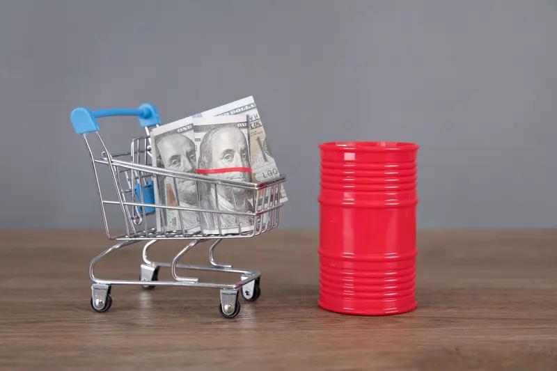 在政治层面，中东地区本就复杂的政治局势会变得更加动荡不安。伊朗有着强大的军事力量