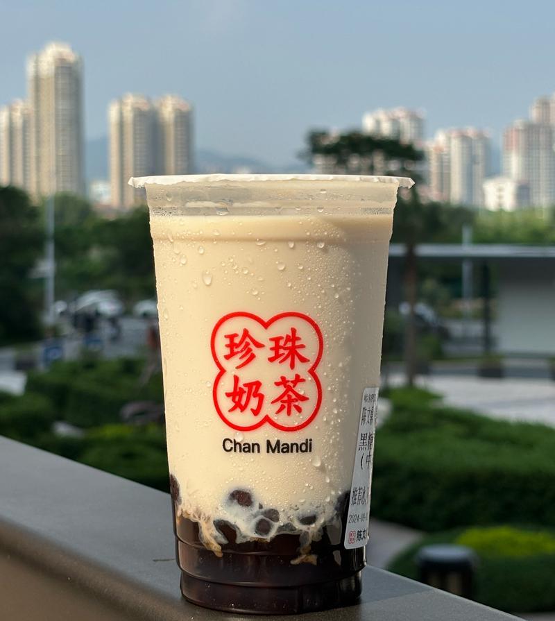 不知道为什么，今天的人好像特别喜欢开奶茶店，自己喜欢喝奶茶，就觉得开奶茶店很容易