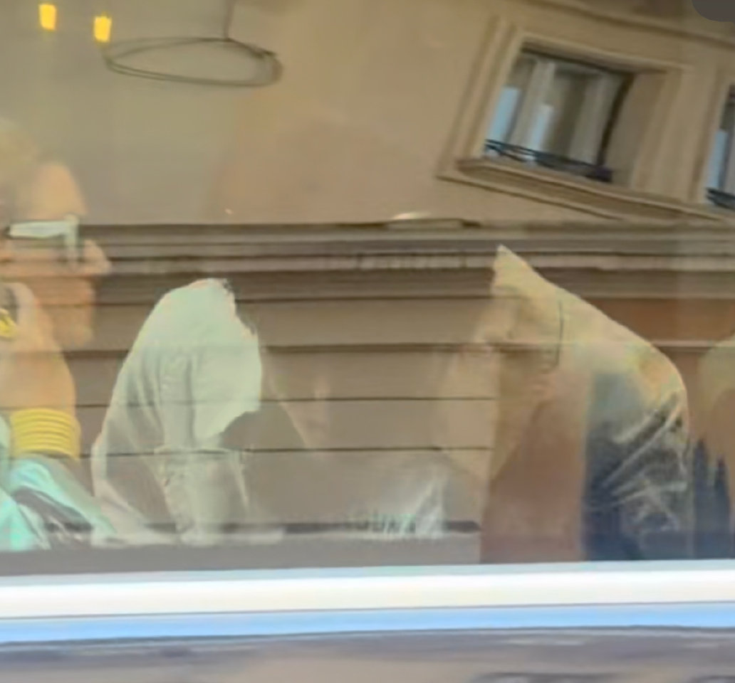 苏新皓全球首穿prada未发售新品 苏新皓今天探店上身的原来是Prada SS2