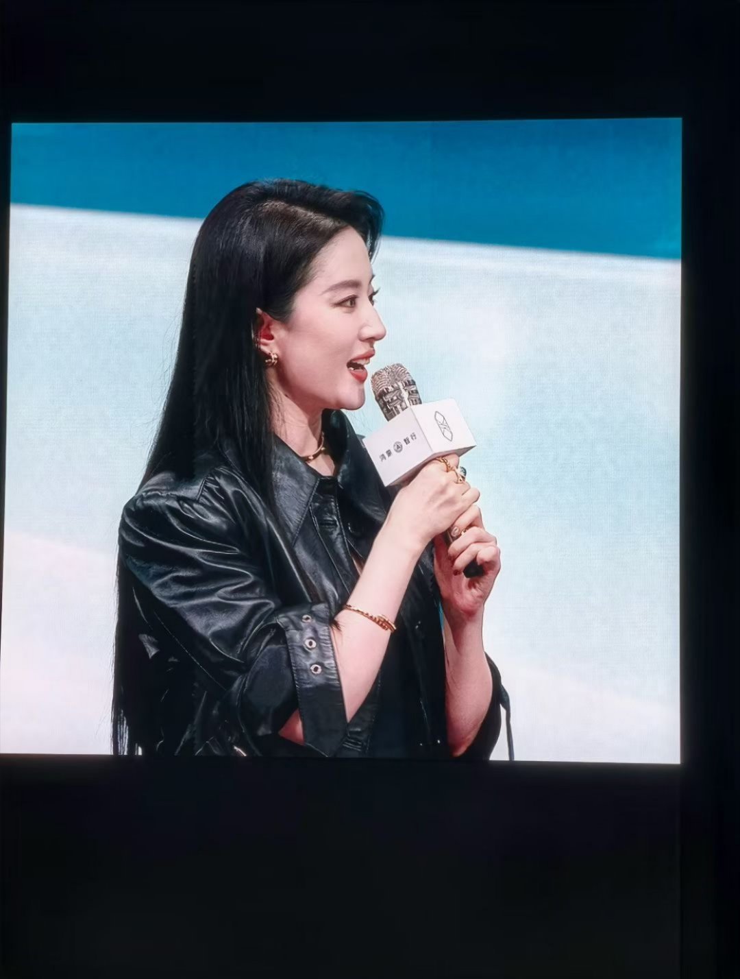 去参加发布会的媒体老师原图直出的刘亦菲[打call] ​​​