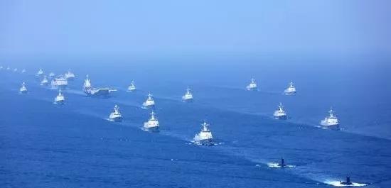 美国现在强力打压中国，是因为美国对中国崛起感到恐惧。美国到底怕什么呢？我认为主要