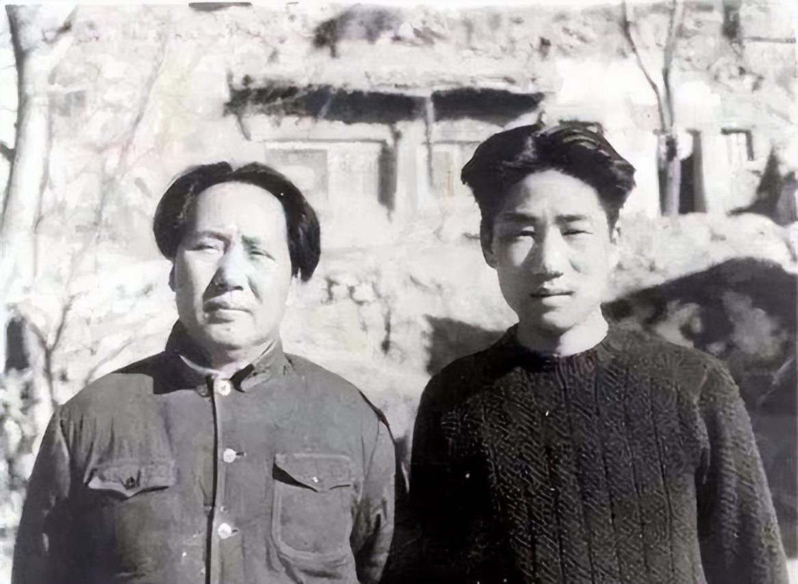 毛岸英的生命虽然只有28年，却跨越了中国革命最动荡的年代，经历了苦难与辉煌，最终