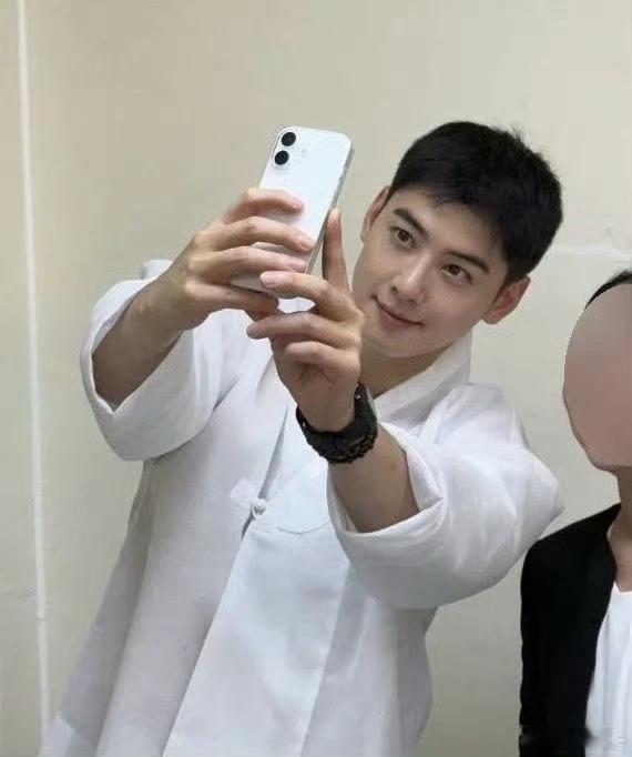 车银优怎么胖成这样了？不对吧老师这真的是车银优吗