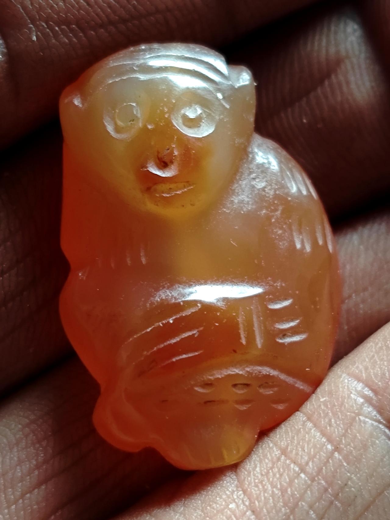 晚清或民国玛瑙灵猴欣赏！
寓意封候挂印，马上封候，金猴送财，金猴献寿，辈辈封候，