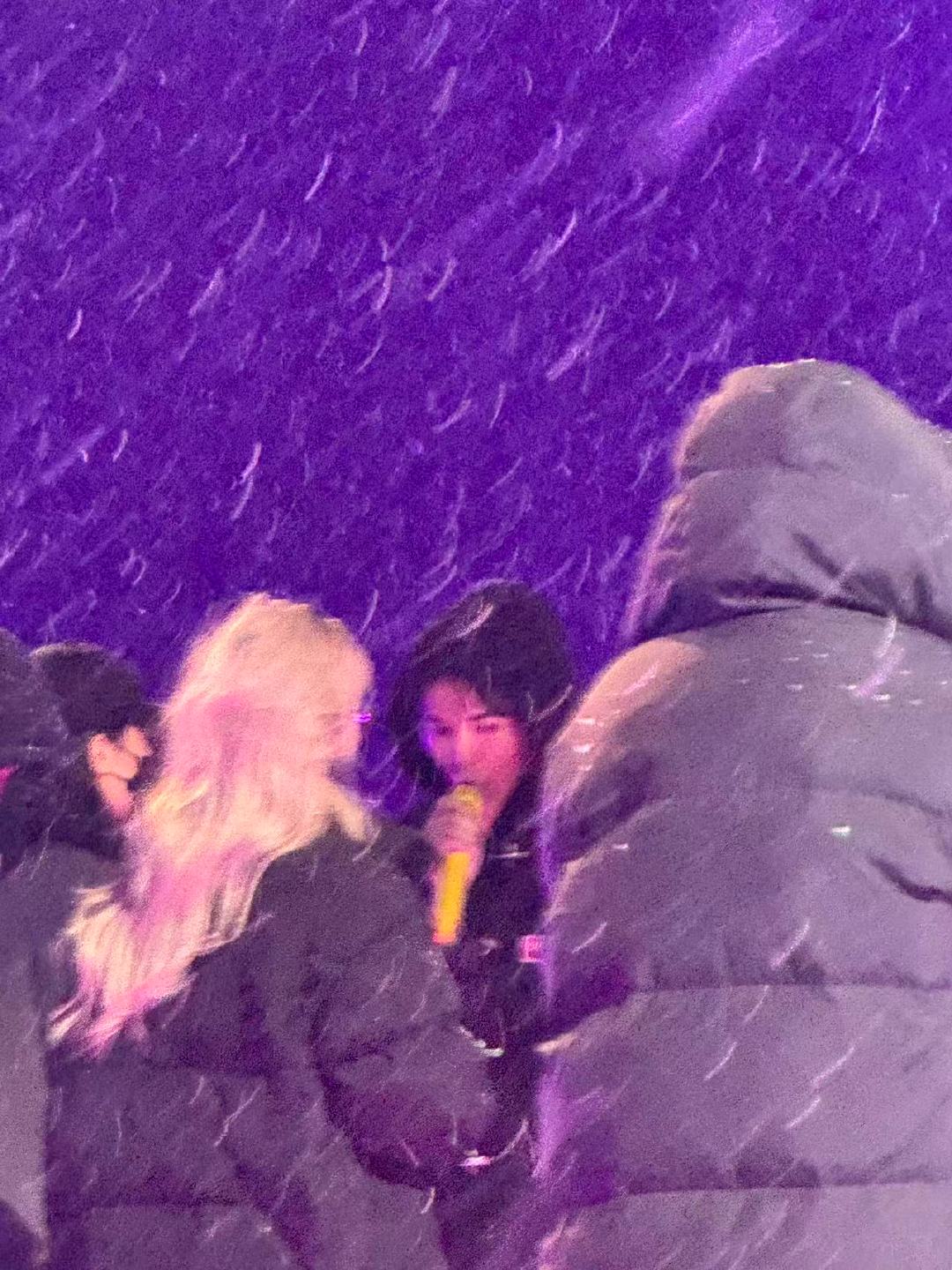 萧敬腾央视跨年彩排路透萧敬腾舞台下雪萧敬腾央视跨晚彩排路透 