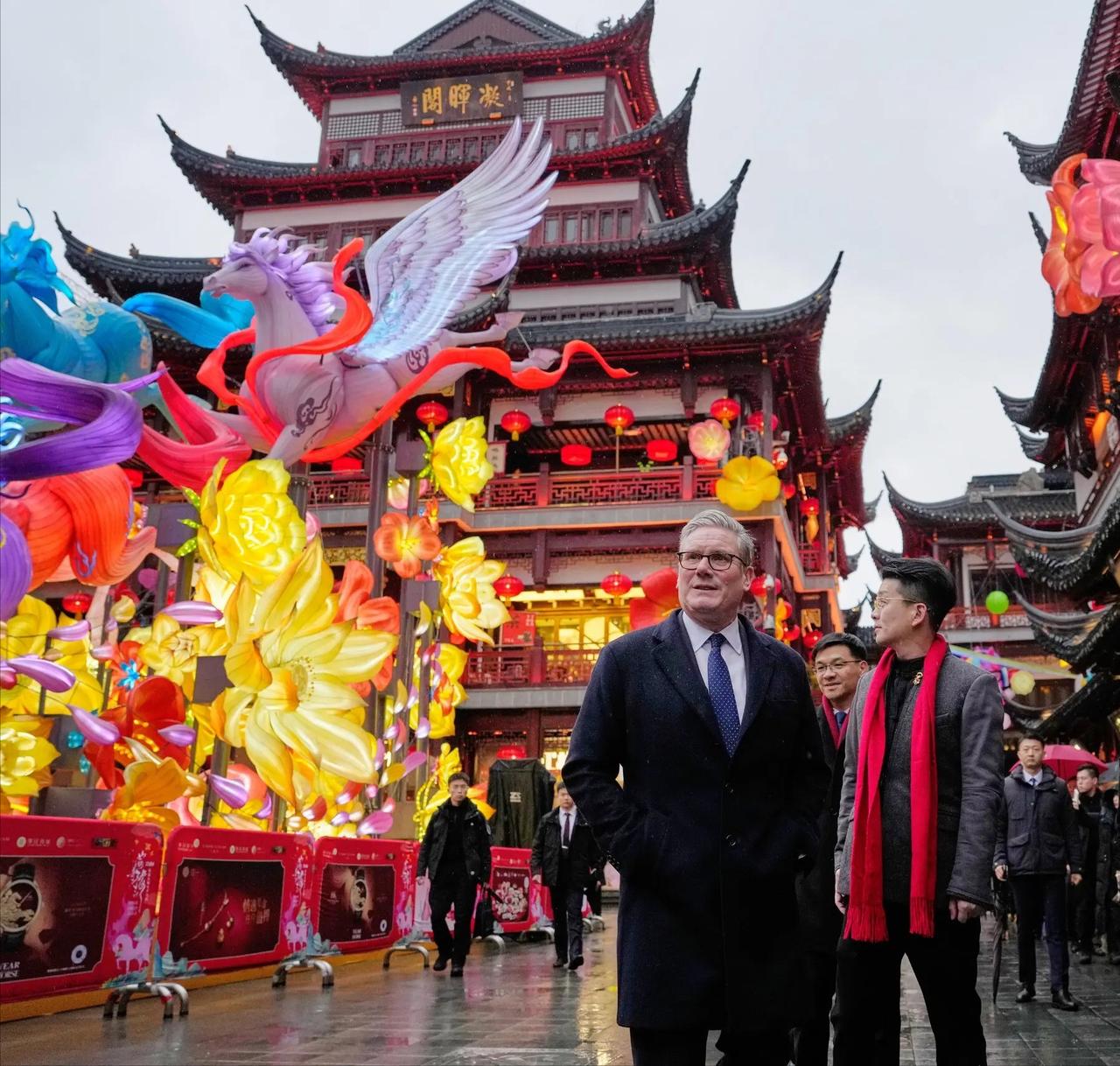 英国喊话中国 

1月31日，英国首相斯塔默公开发文宣称：在这4天里，两座城市无