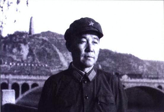 他被调离陆军，军长：不是军部意见！刘亚楼：为啥不体谅我的困难
“喂，刘师长，空军