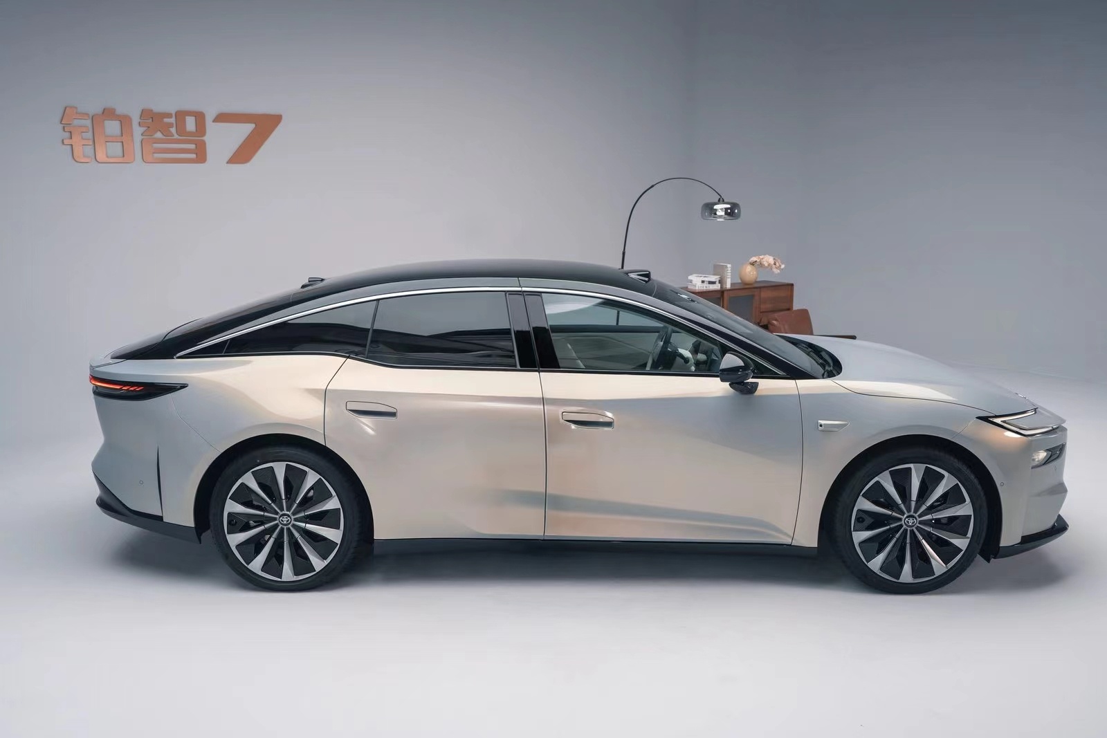 丰田铂智7实车全面到店 广汽丰田智电转型的扛鼎之作铂智7，3月5号正式开启预售，