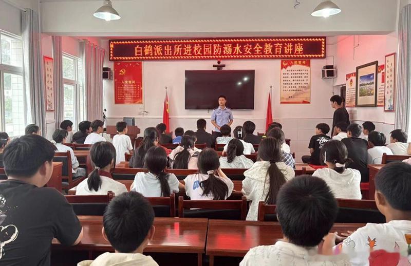 房县校园 白鹤学校：警营力量进校园 全力护师生平安十堰爆料房县校园 房县新闻网讯