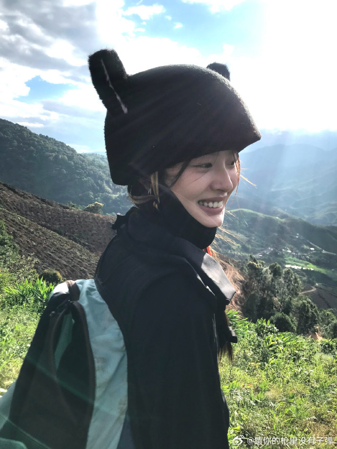 徐若晗玩滑翔伞vlog徐若晗西双版纳玩滑翔伞 逃离酷暑奔赴雨林高空，徐若晗完整记