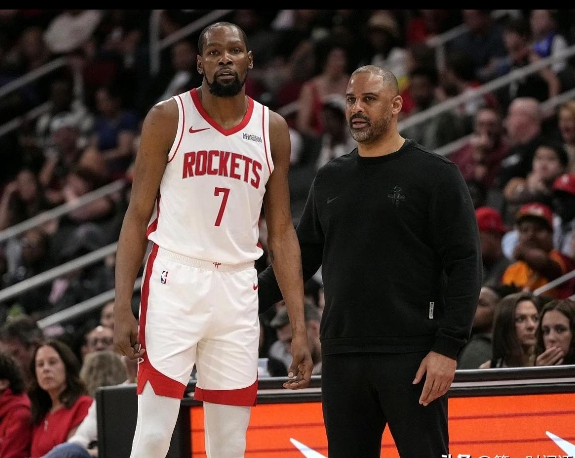 明天打爵士，火箭几乎稳赢！！！
 
战绩天差地别
- 火箭：47胜29负，西部第