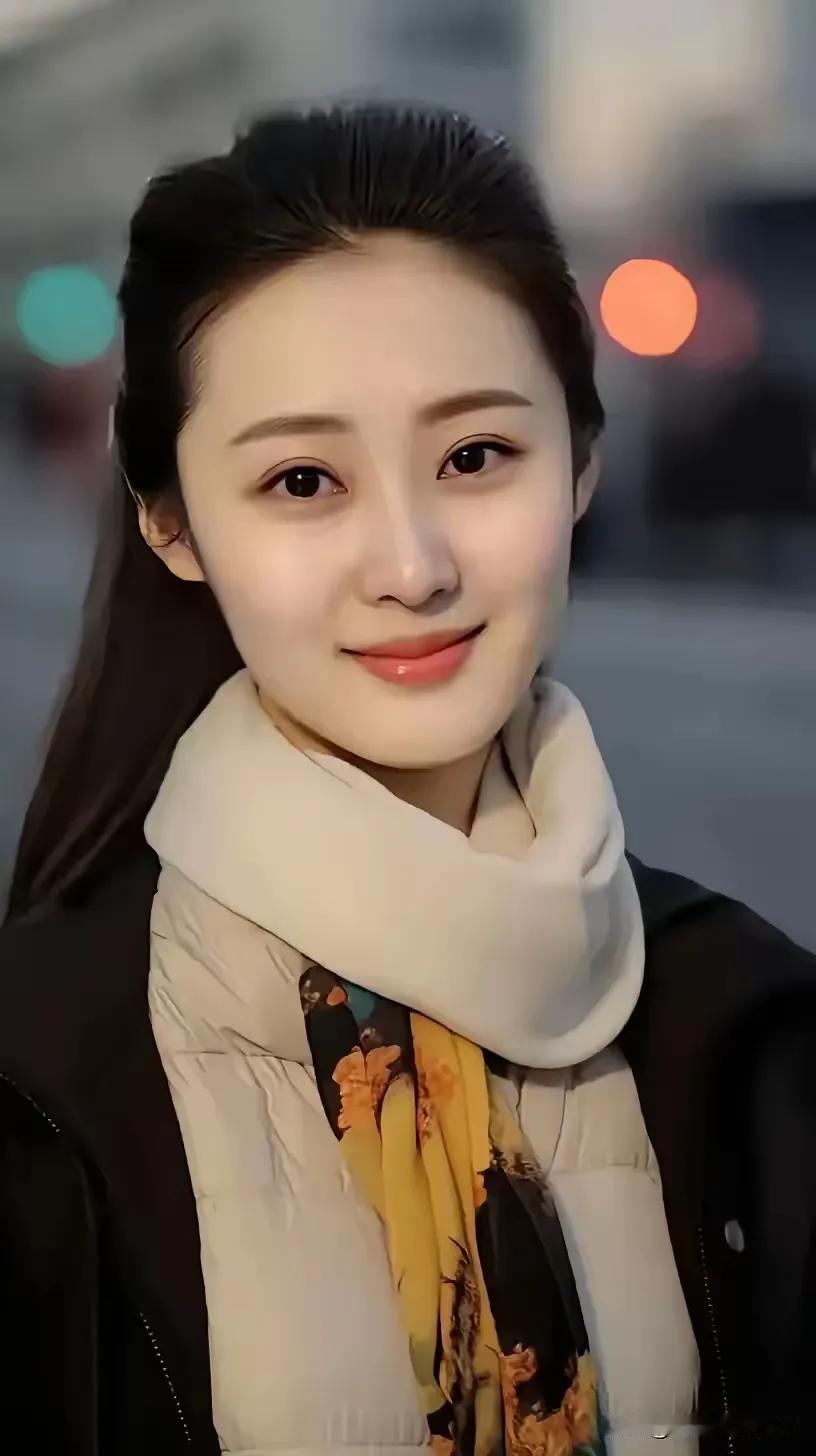 我心惦念你寒暖，
妞儿坎途求人生。
大千世界妳邀游，
冷暖安危自保重。
闯荡世界