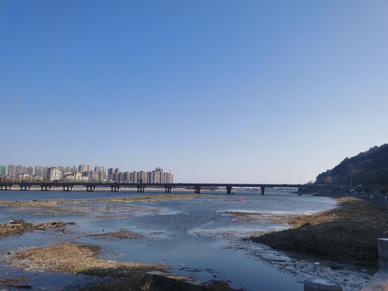 人生就像数学，有时做加法，有时做减法。年轻的时候做加法，上了岁数做减法。闲了做加