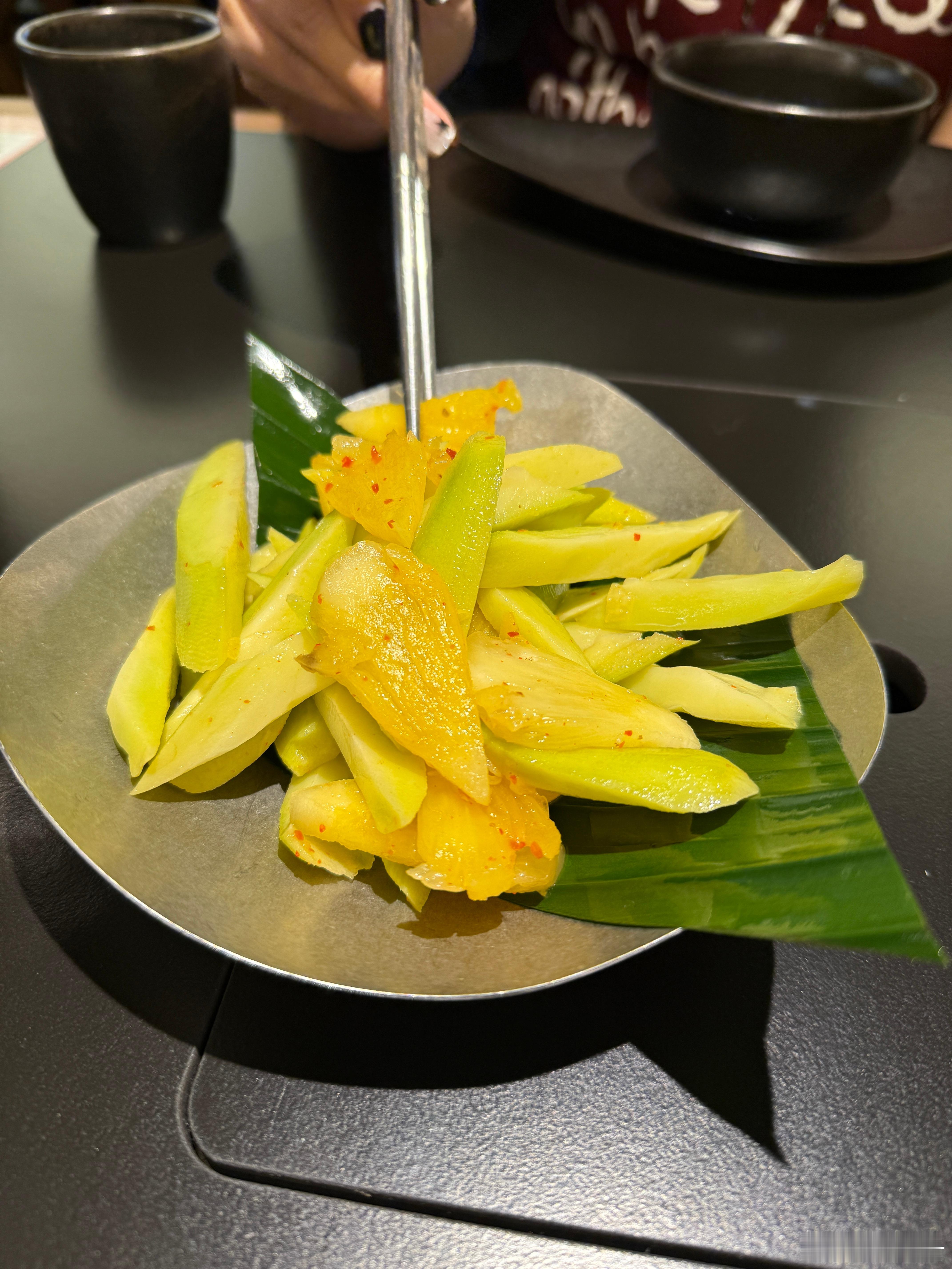 一直听说水果配辣椒吃起来更甜哎呀妈，这味道，是我欣赏不来嘛[污] ​​​