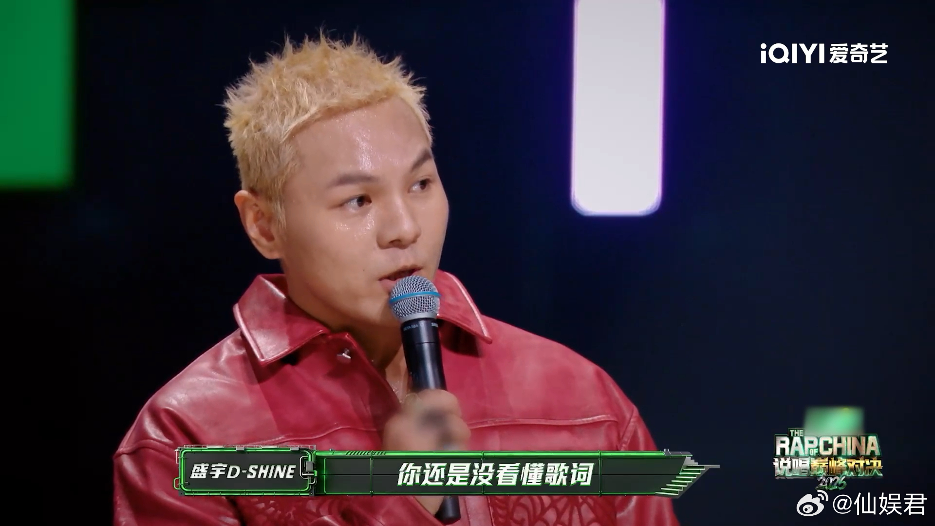说唱巅峰对决别虐待老人了 看着派叔在备战间里那副“生无可恋”的样子，突然就懂了什