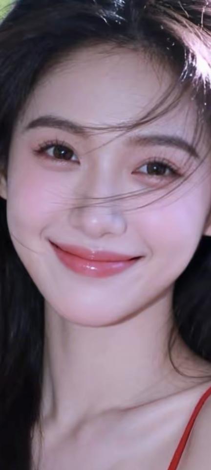 甜美笑容，阳光女孩，元气满满的一天！🌞😊
