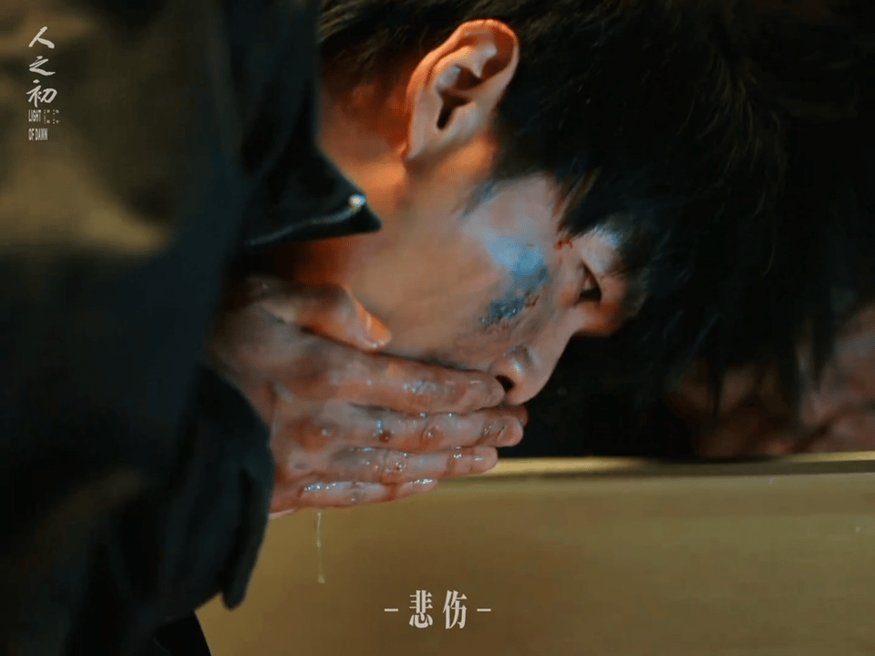 高风复杂的身世和令人悲哀的原生家庭，让他变得再无半分世俗温情，对养母只剩亏欠张若