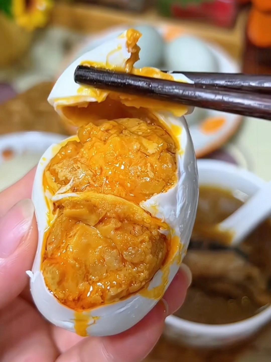 当我开始只买对的不买贵的 吃鸭蛋营养又健康 五香咸蛋 自制咸鸭蛋 咸鸭蛋美食