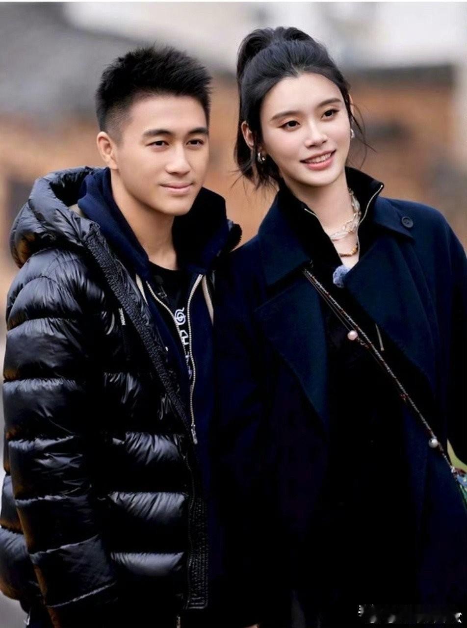 不知道我的预感准不准
何猷君可能混不了娱乐圈了
因为他唯一拿得出手的东西现在变得