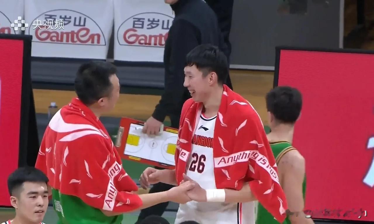 立贴为证！周琦合同到期后铁定回归辽宁。

刚刚结束的辽粤大战，辽宁男篮险胜广东男