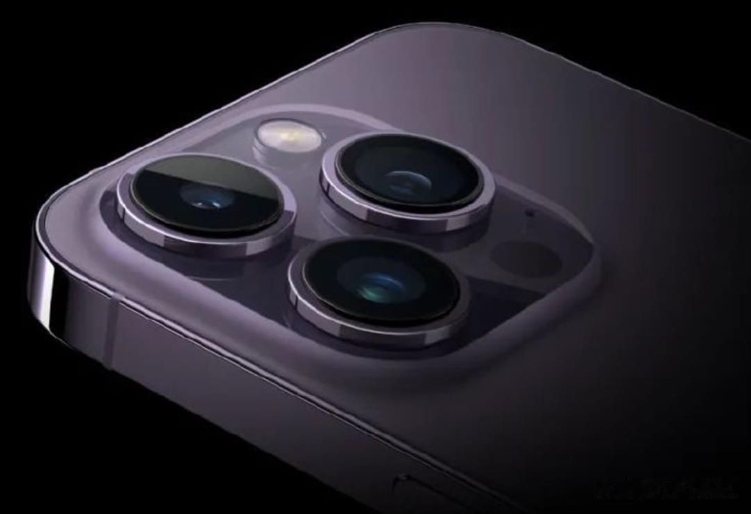 日前，有业内消息人士透露，苹果已在紧急解决iPhone 15 Pro Max长焦
