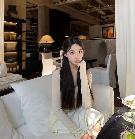 今天的快乐！
照镜子总感觉脸型比以前流畅了一些，没有了那种疲态的松感，连下颌线都