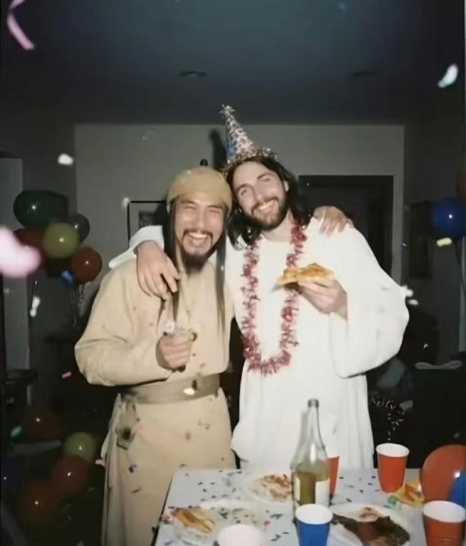 上帝之子祝大家节日快乐！

晚上出去了一趟，感觉现在的圣诞好像没有以前过得那么浓