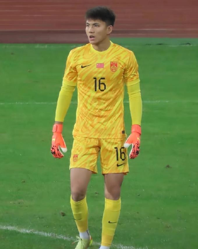没有疑问吧？中国U-23这场决赛，表现最好的依然是李昊。
        有好几