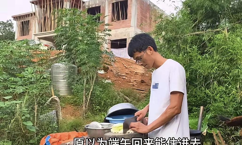 唐尚珺对住新房真的蛮着急的， 不是那种建好了，登上一两年的样子，他跟妈妈早就计划