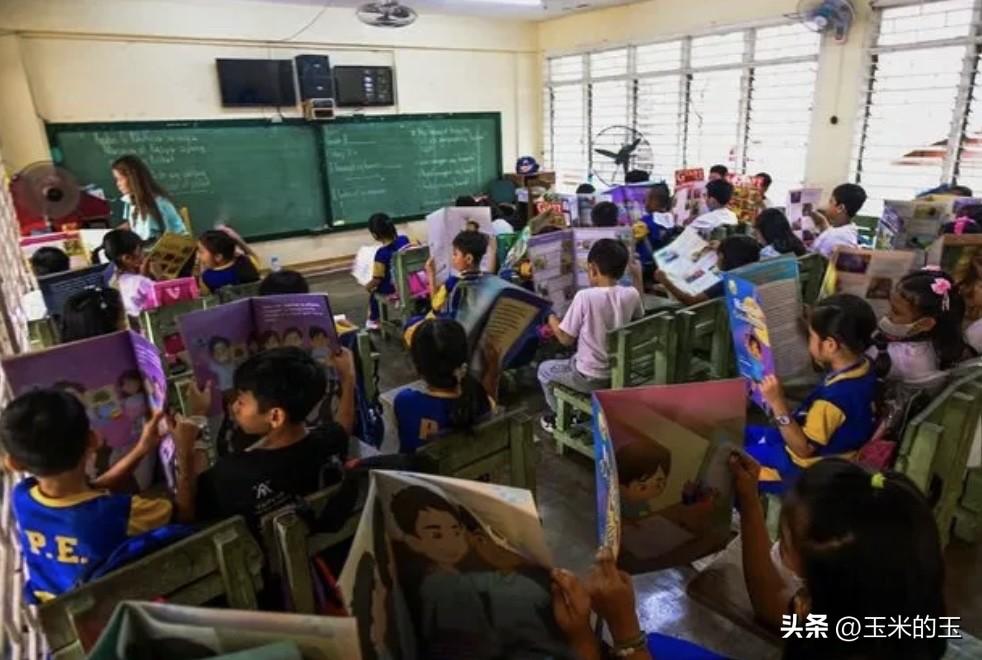 为提升国家教育成效，菲律宾总统小费迪南德·马科斯已批准一项提案，计划自2026-