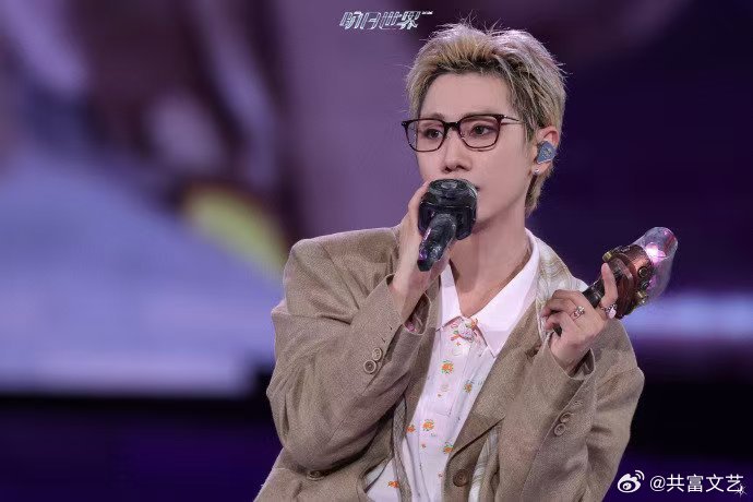 汪苏泷听到这个梆梆会梆梆给两拳 演唱会欢乐名场面不断，全场一起循环梆梆梗，汪苏泷