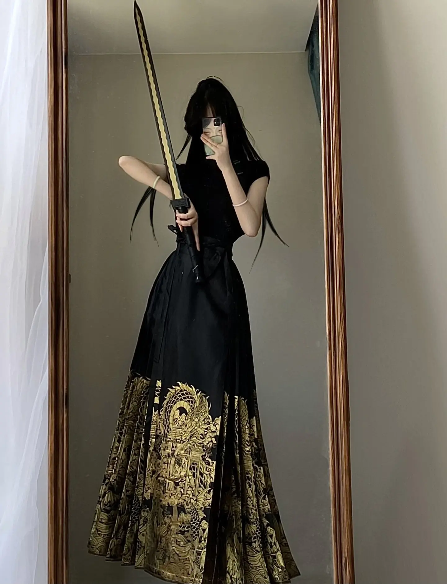“这世间总要有人做乱臣z子”