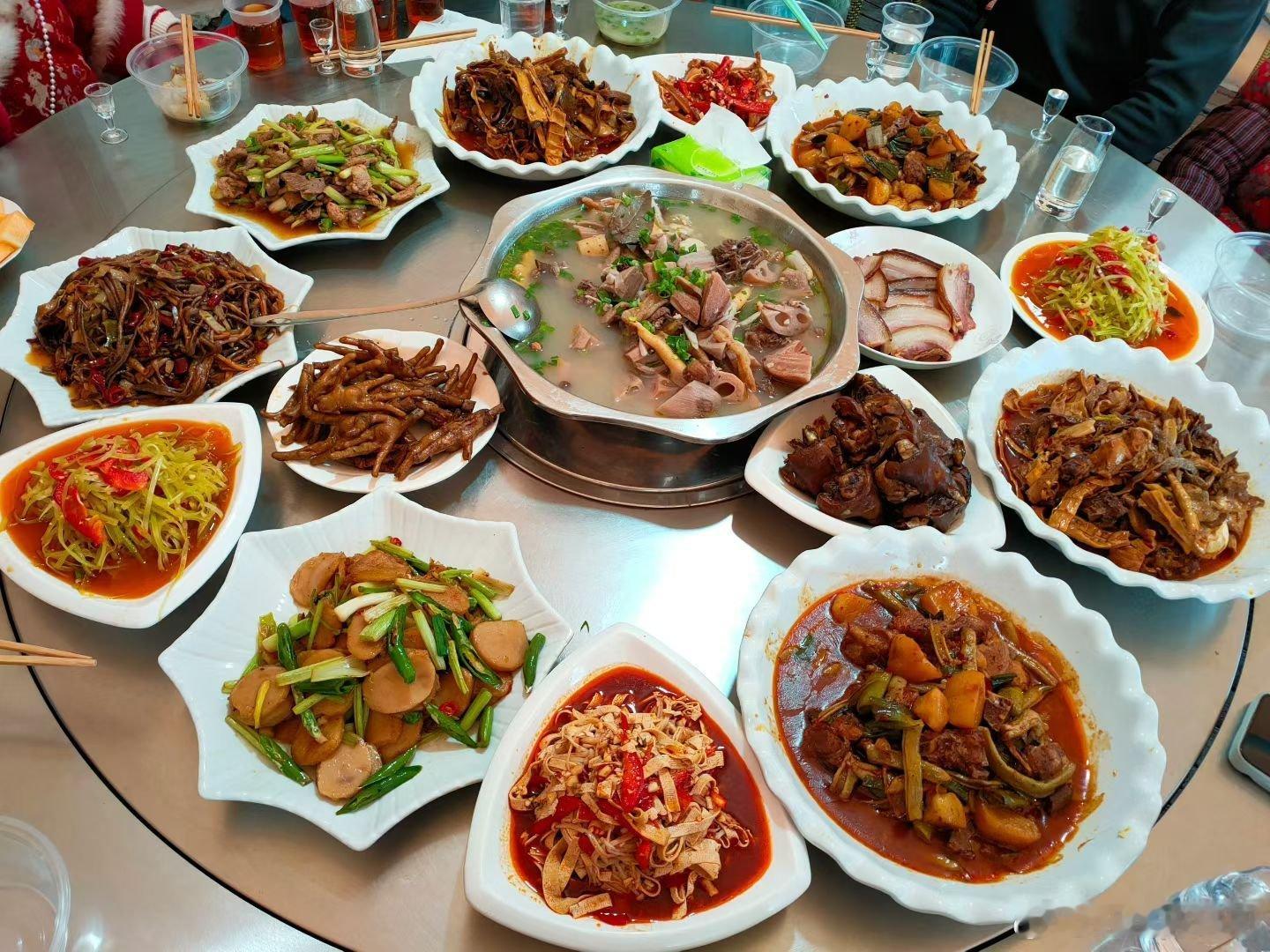 一桌标准的陕西过年团圆饭 过年 年夜饭照片