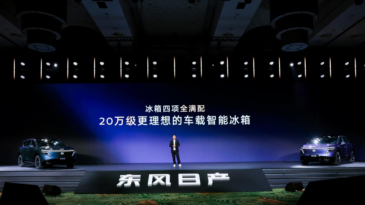 从“冰箱彩电大沙发”到“AI舒享五件套”的进化。
前两年，家用SUV的舒适标准一