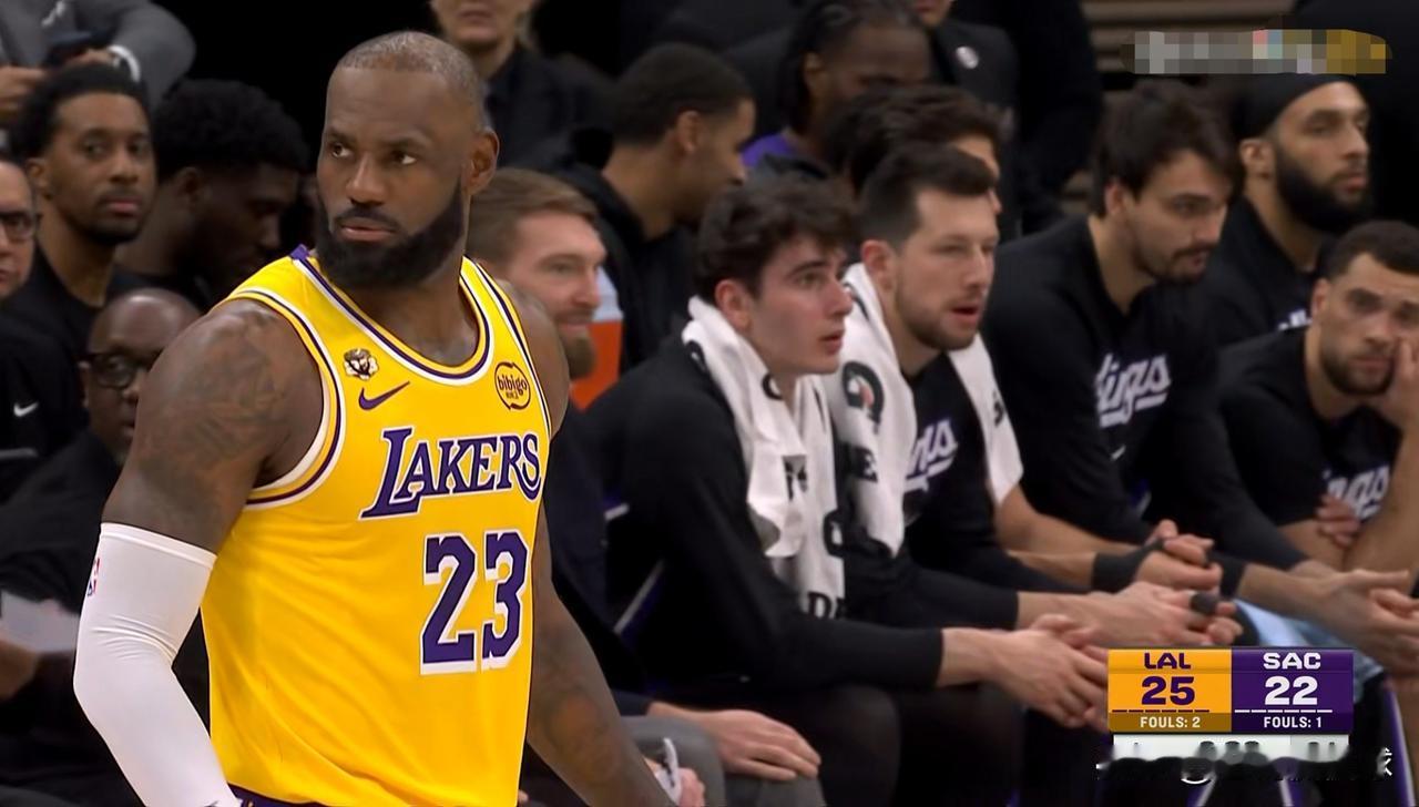 湖人超级巨星詹姆斯真是让人赞不绝口！在今天湖人客场挑战国王的比赛中，目前双方的第