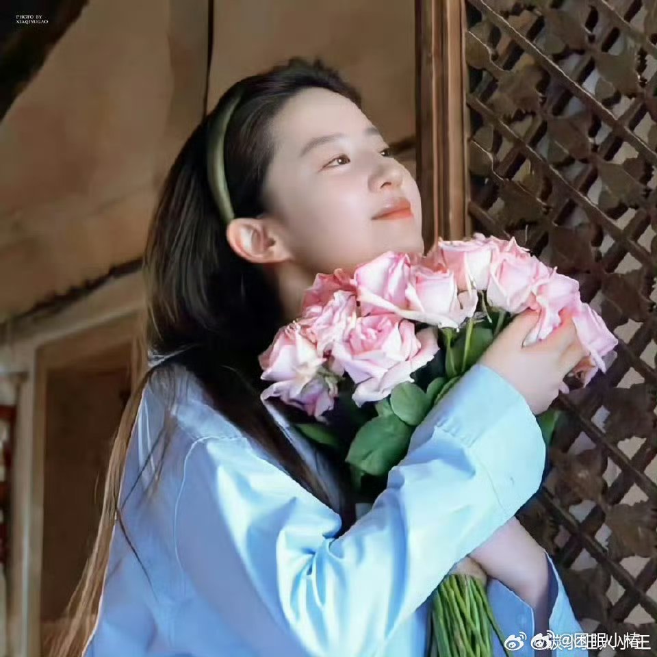 李现关注了刘亦菲 ​​​