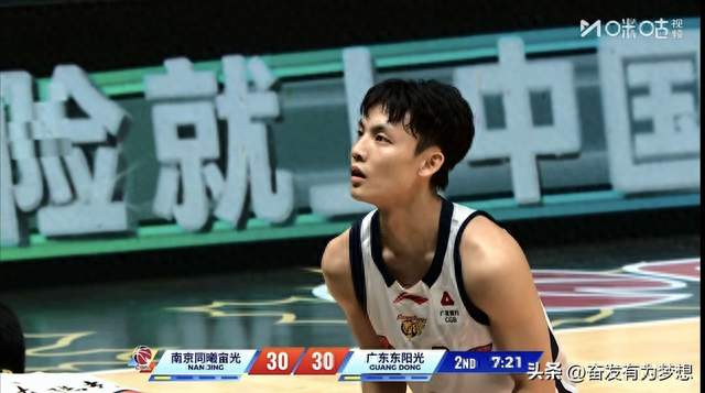 广东1分惜败南京！徐杰出席赛后发布会，一番话尽显不甘与理性