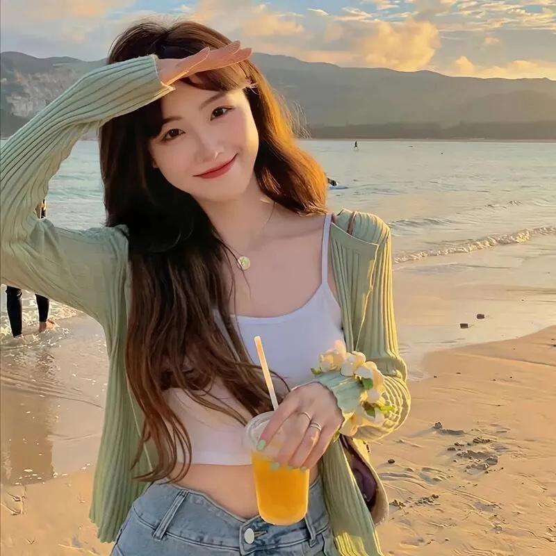 碧海潮生涌，轻纱拂面风。轻舟泛处烟霞绕 潮起海浪涌 碧海银沙风景 人间如梦浮云涌