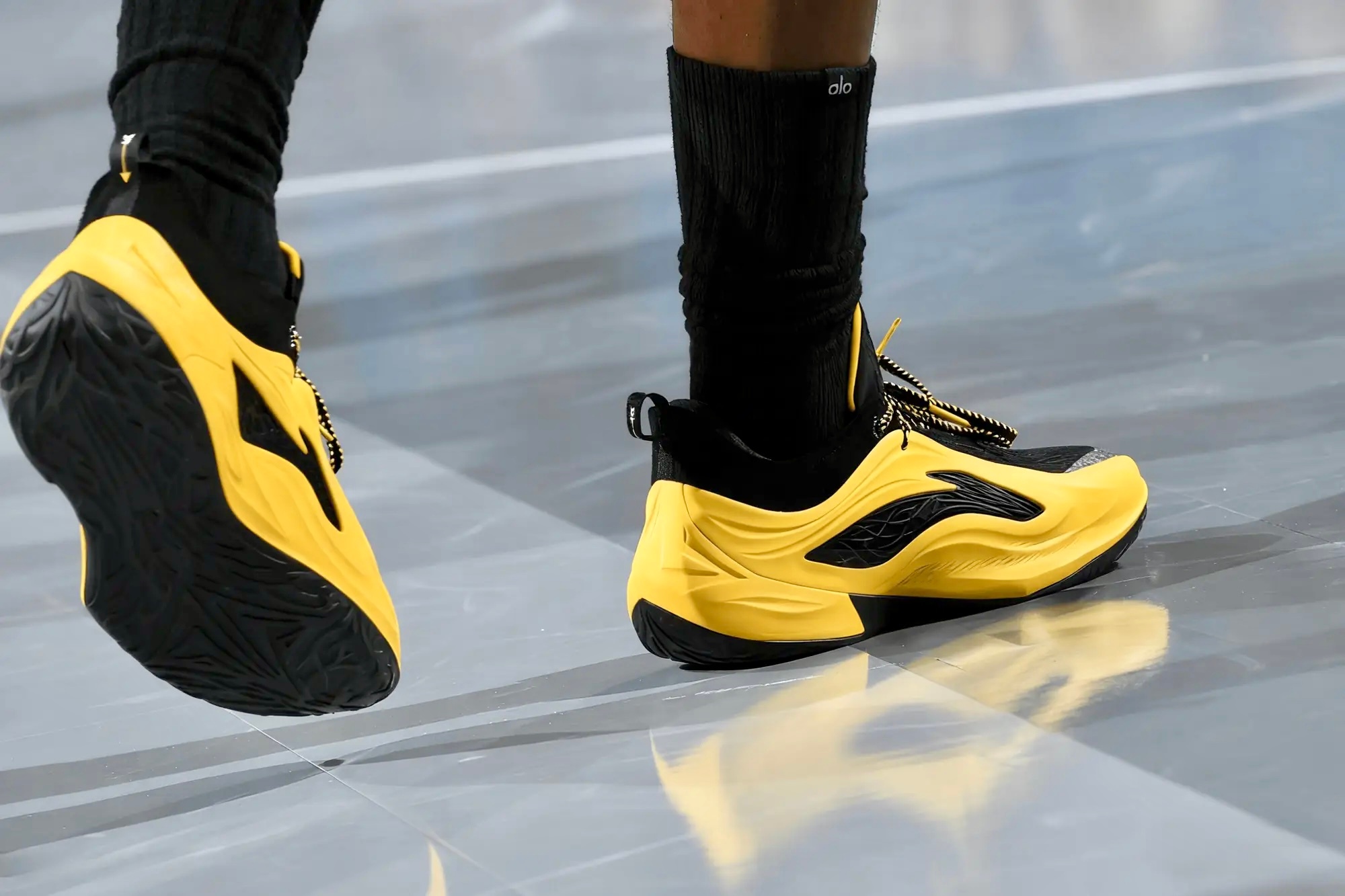 近两天NBA球员球鞋上脚精选：吉米-巴特勒 李宁 JB 4库里 Puma Hal