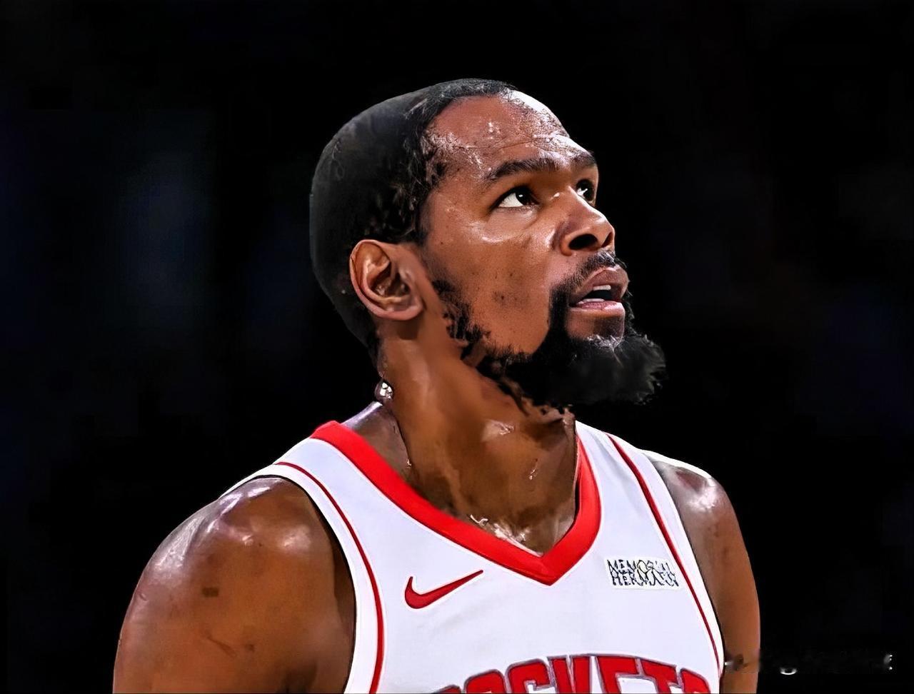 火箭老将杜兰特真是太难了！队友合计41投12中集体哑火，KD带伤半场20分紧咬比