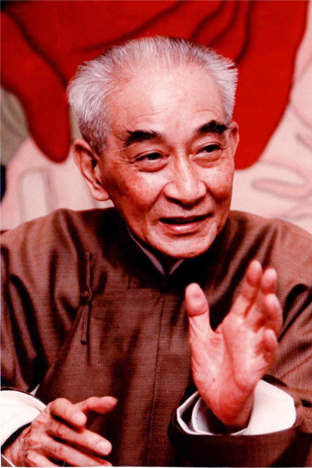 南怀瑾先生曾言：

“脾气刚硬，命运多舛；执着不放，命途多险。”此语深谙人生之道